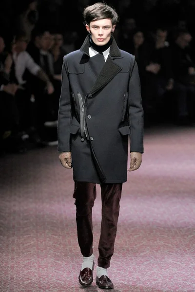 Look 19